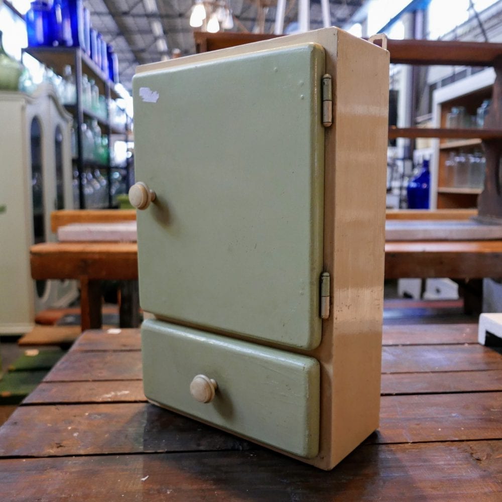 retro groen hangkastje