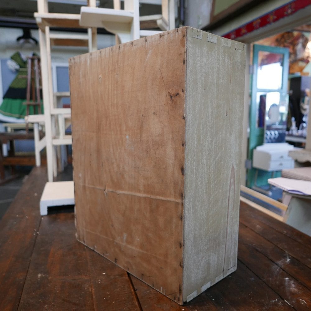 houten hangkastje met kruis