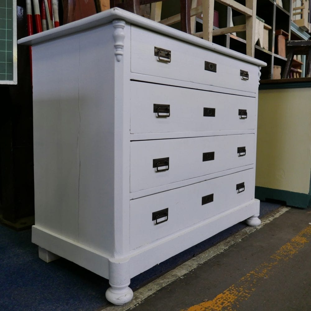 witte houten ladekast