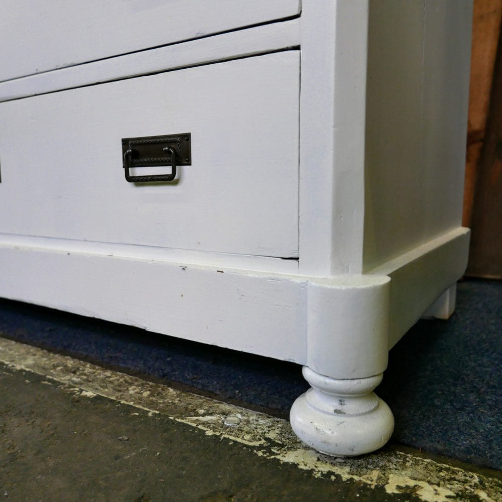 witte houten ladekast
