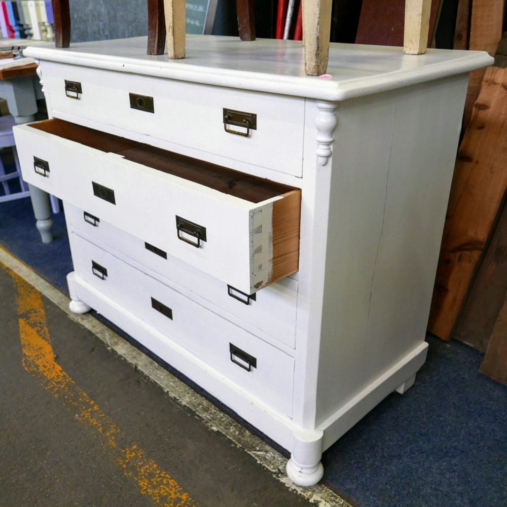 witte houten ladekast