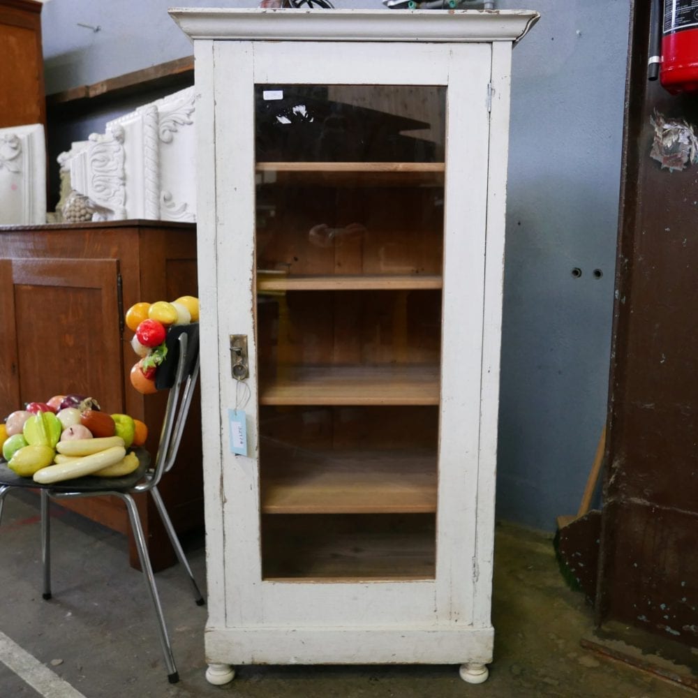 witte vitrinekast