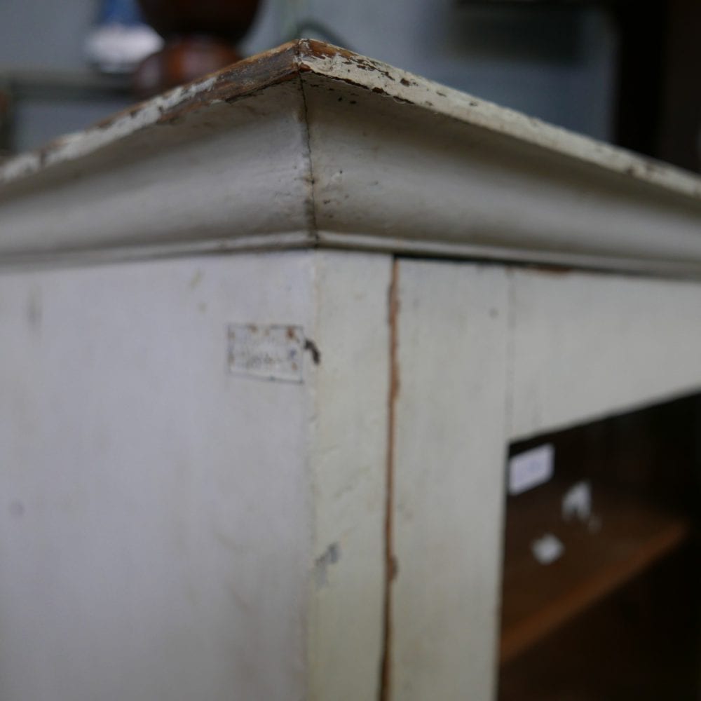 witte vitrinekast