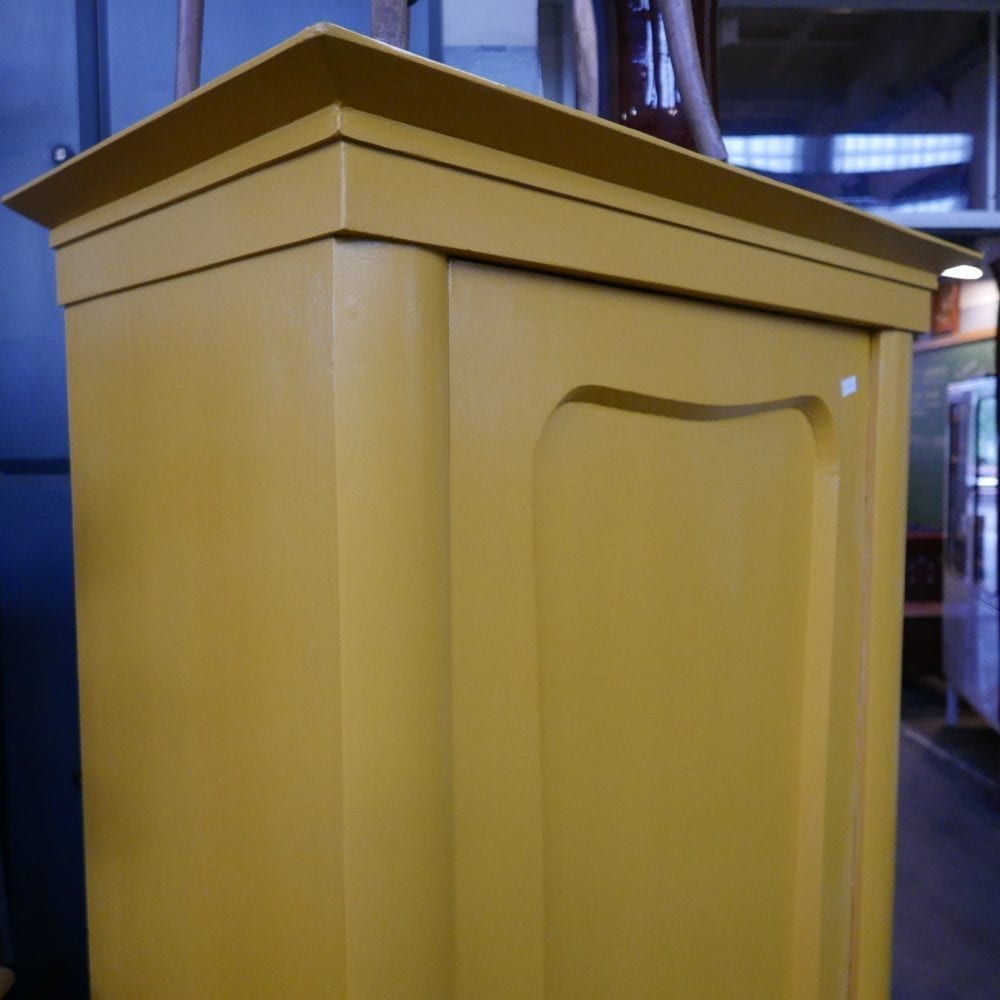 gele linnenkast