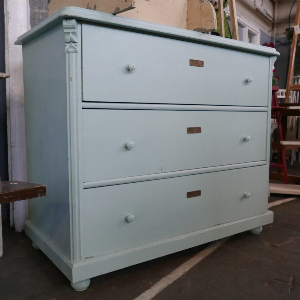 lichtblauwe commode