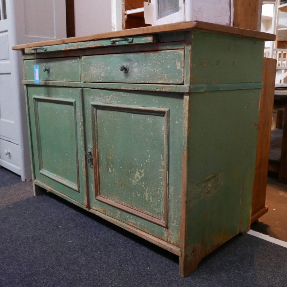groene houten dressoir