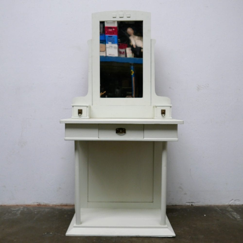 wit houten kaptafel