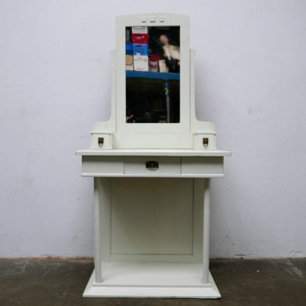 wit houten kaptafel