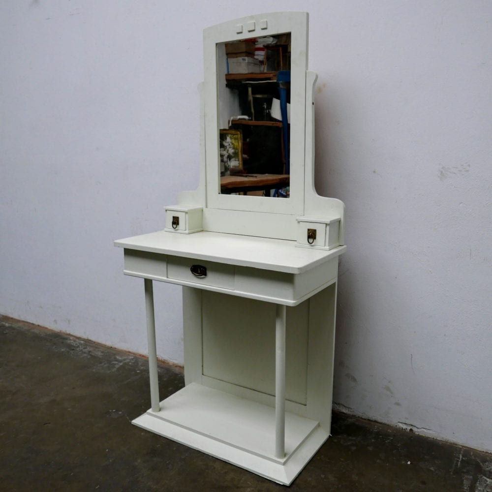 wit houten kaptafel
