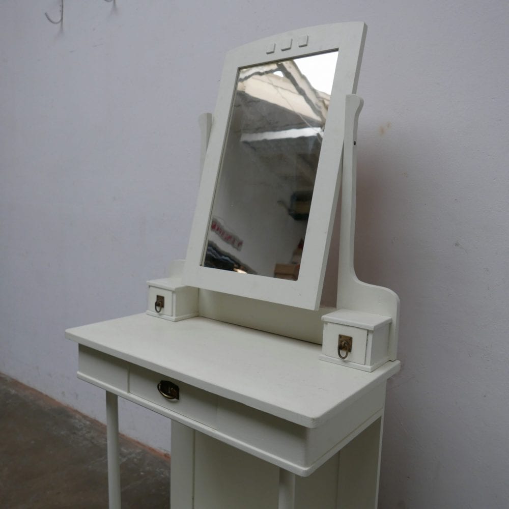 wit houten kaptafel