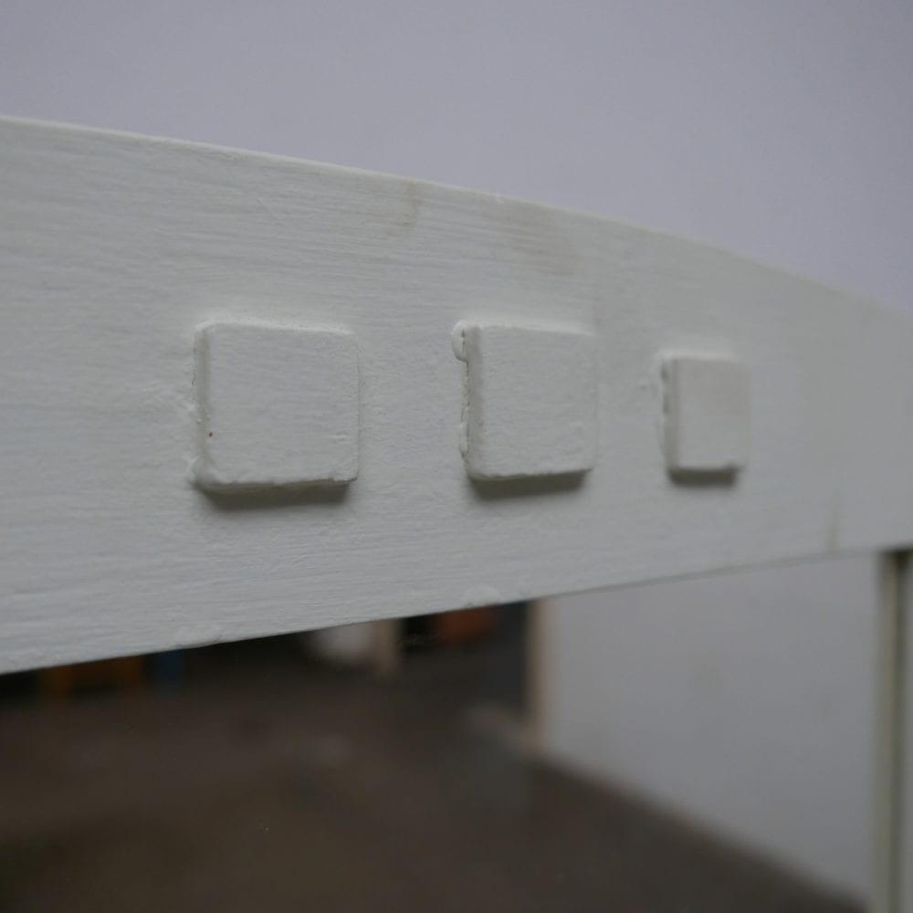 wit houten kaptafel