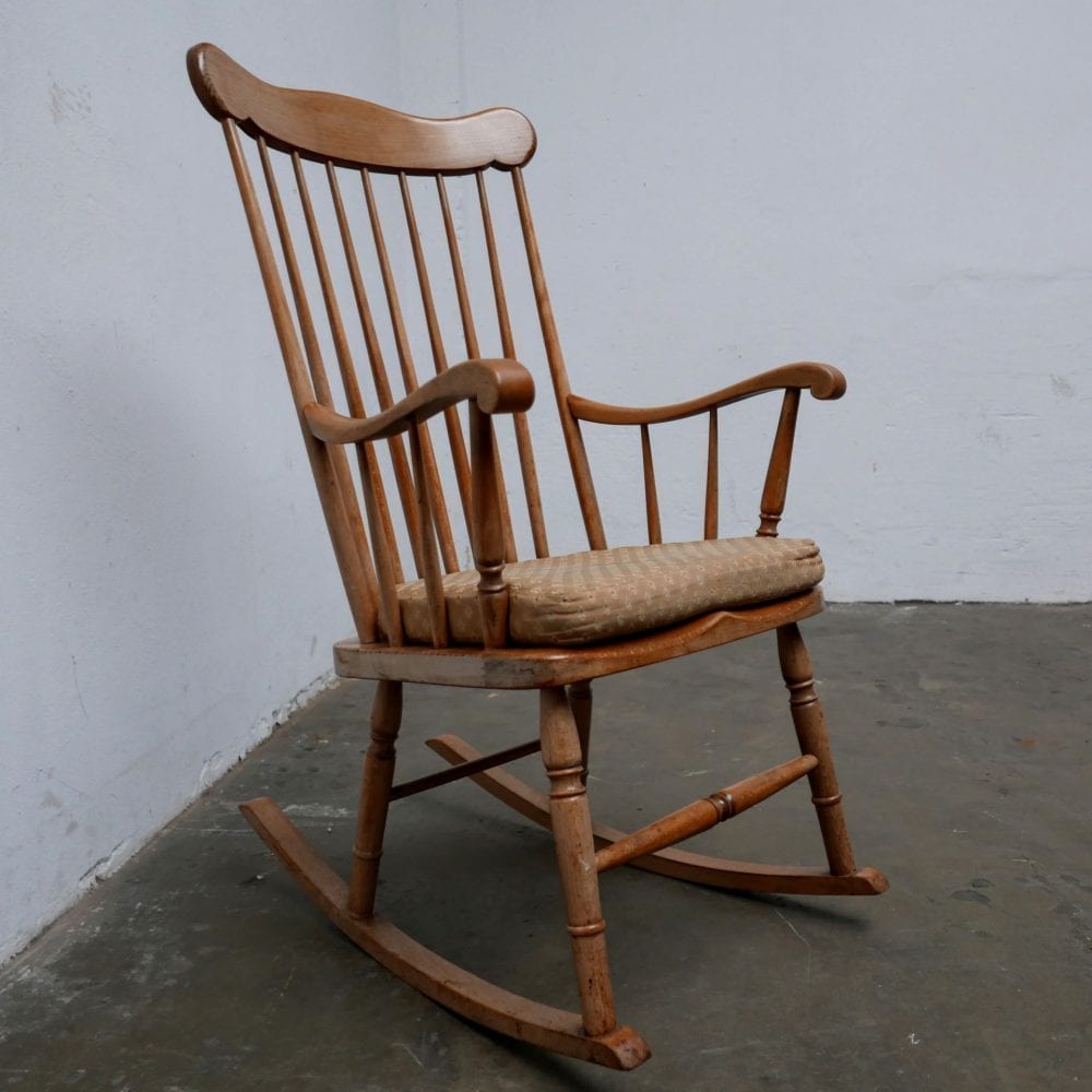houten schommelstoel