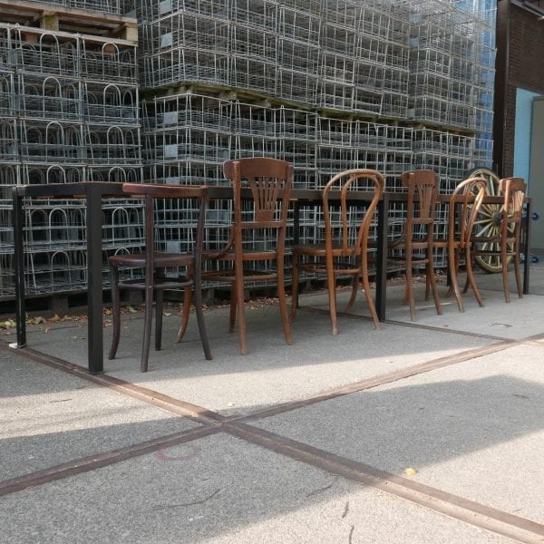 lange metalen tafel