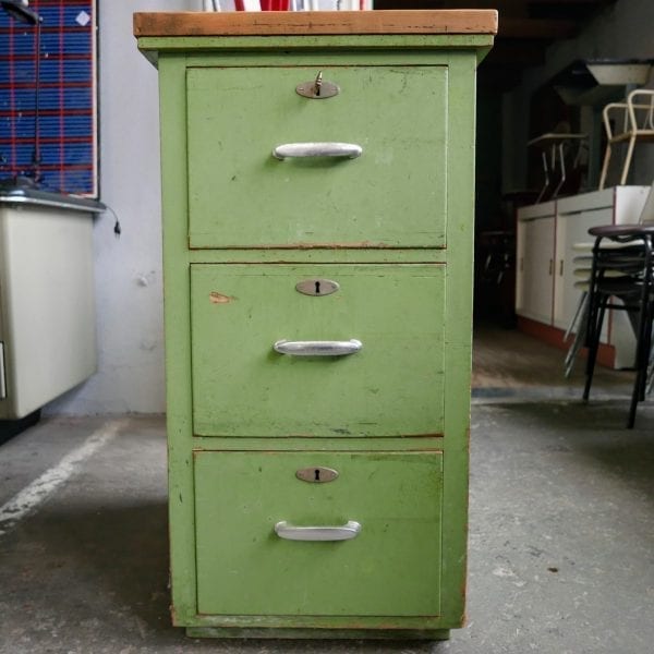 Groene houten ladekast