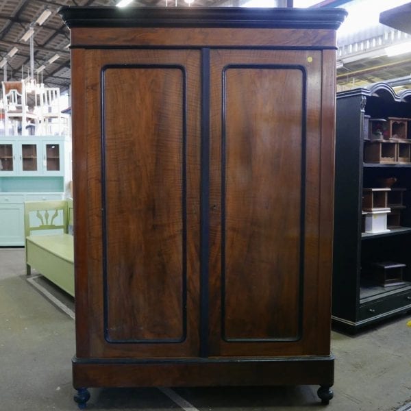 Houten linnenkast