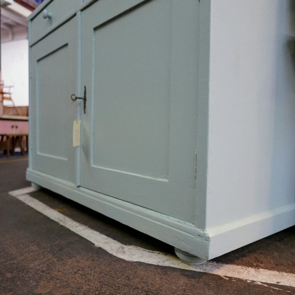 Lichtblauwe buffetkast