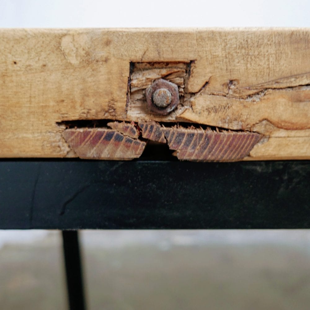 Industriële tafel met dik bovenblad