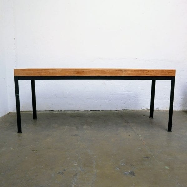 Industriële tafel met dik blad