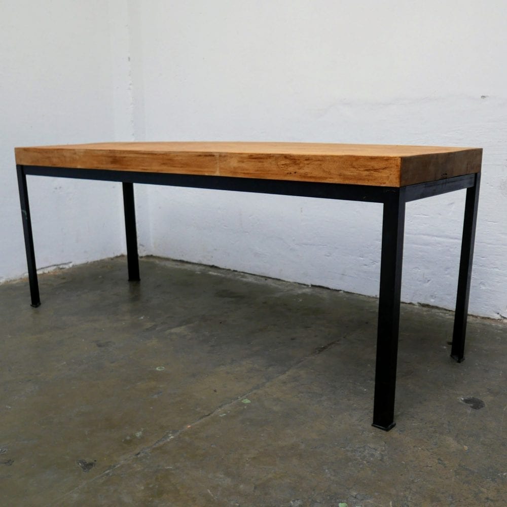 Industriële tafel met dik blad