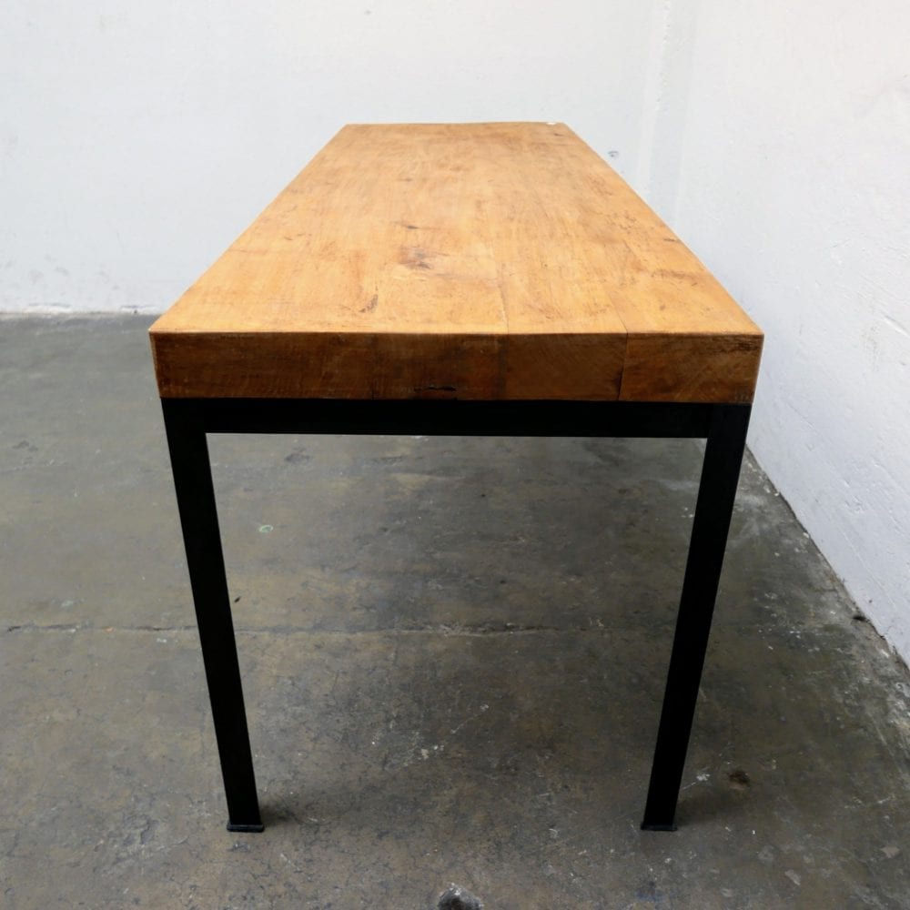 Industriële tafel met dik blad