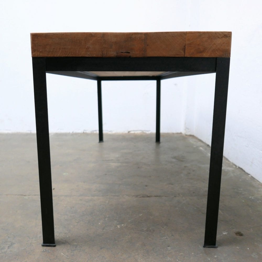 Industriële tafel met dik blad