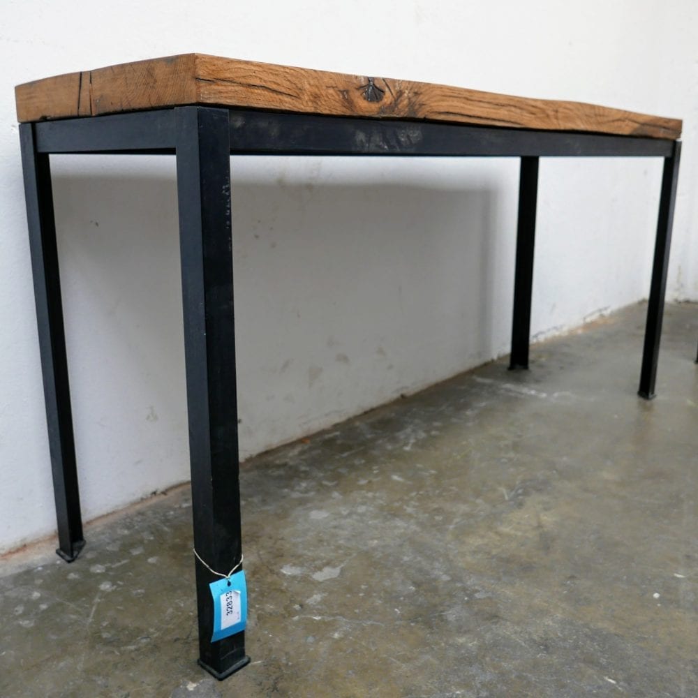 Industriële tafel met dik blad