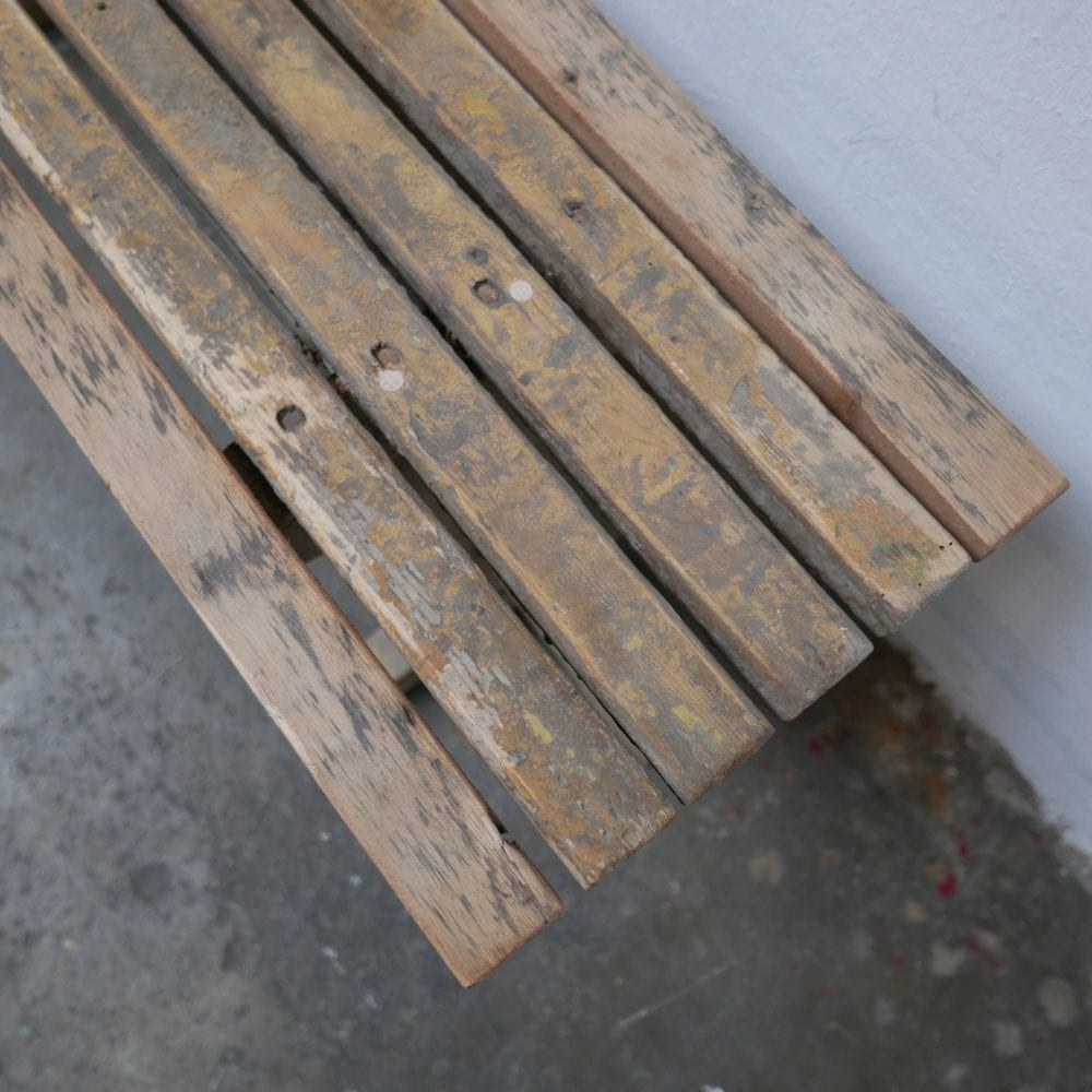 Houten bank met latjes