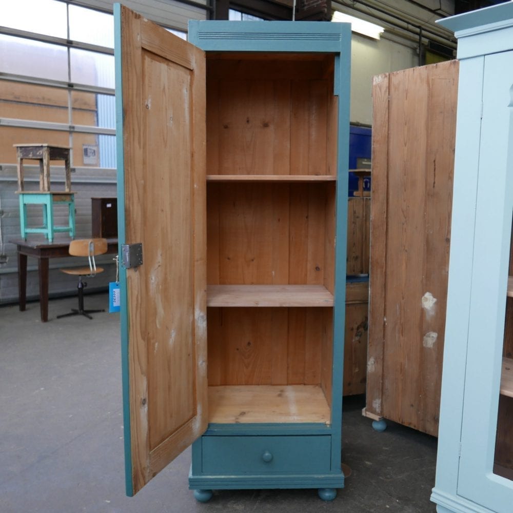 Groenblauwe linnenkast
