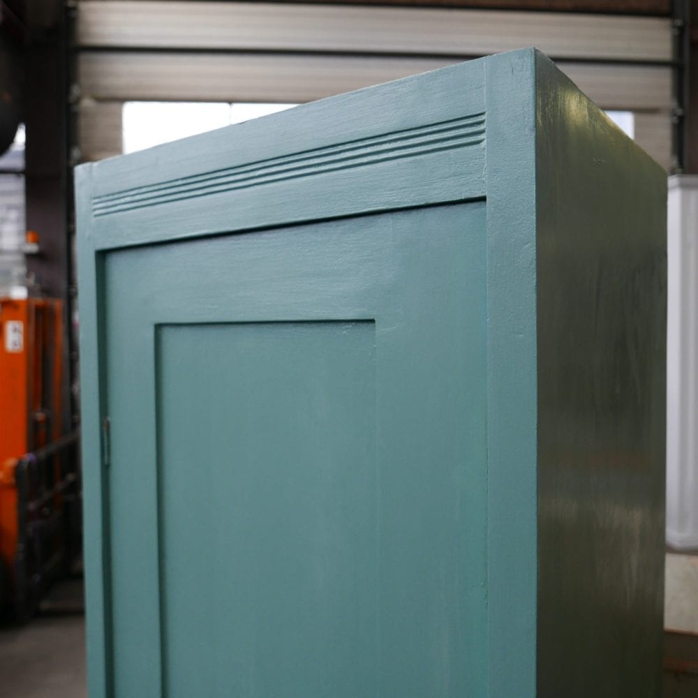 Groenblauwe linnenkast