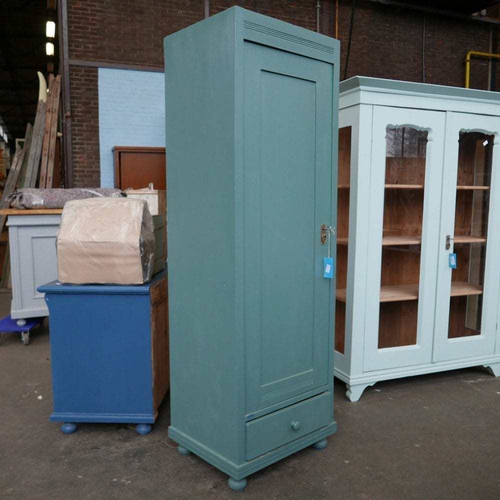 Groenblauwe linnenkast