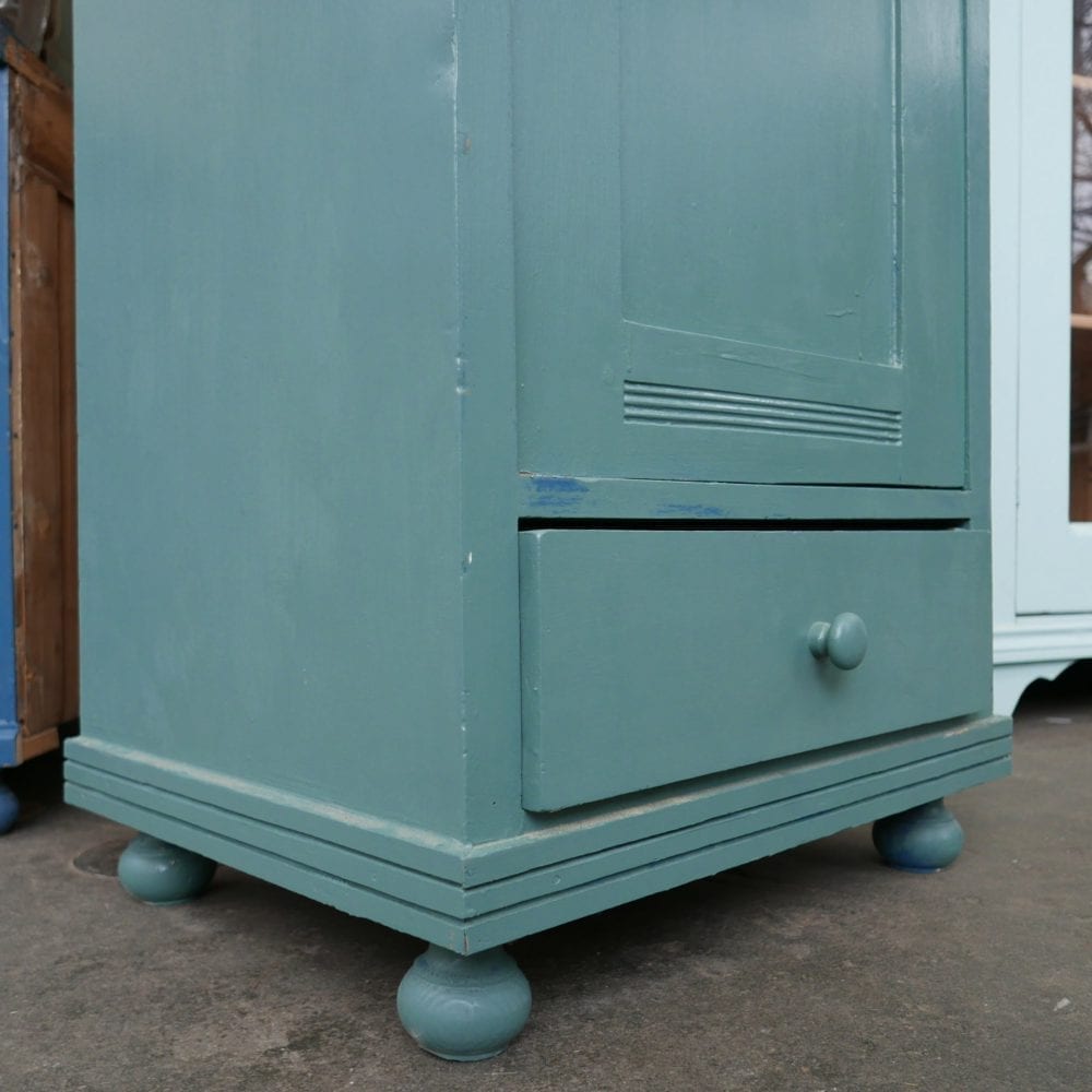 Groenblauwe linnenkast