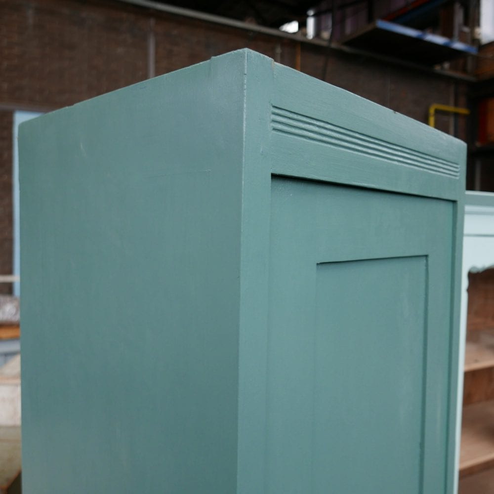 Groenblauwe linnenkast