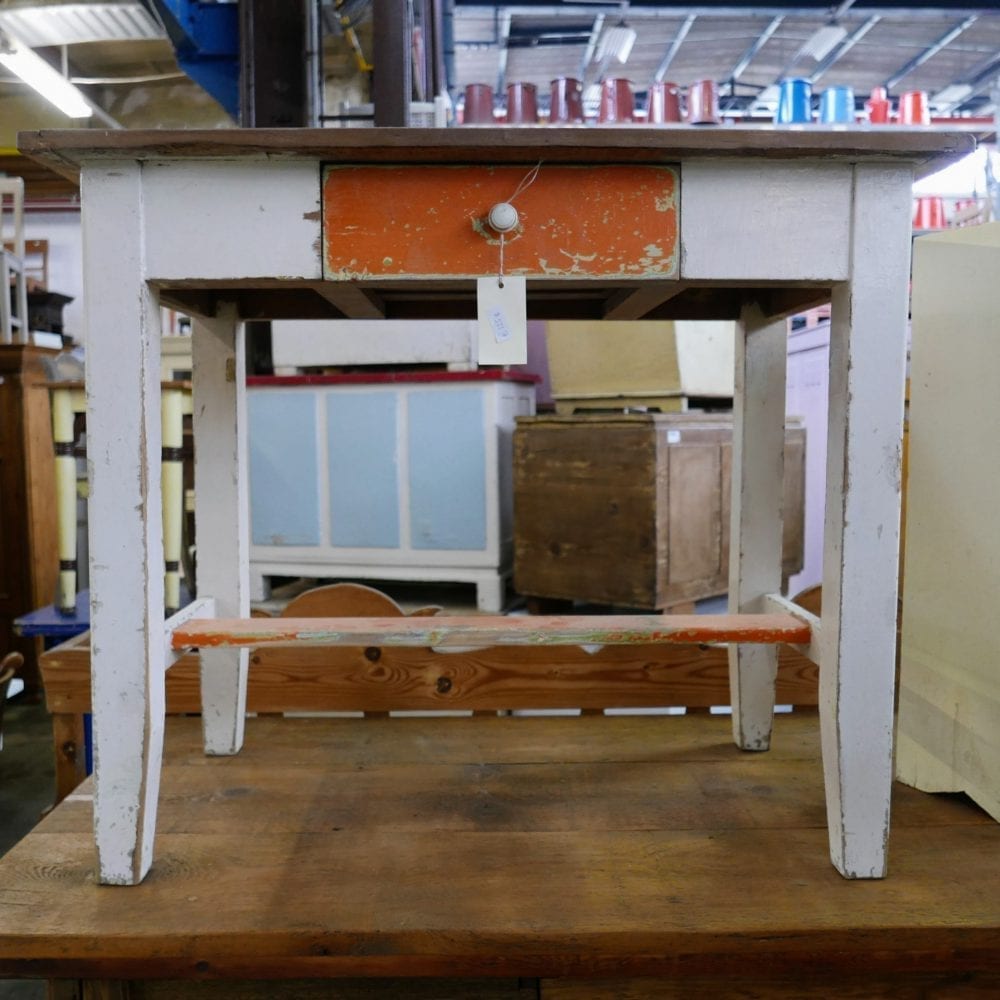 wit-oranje eettafel
