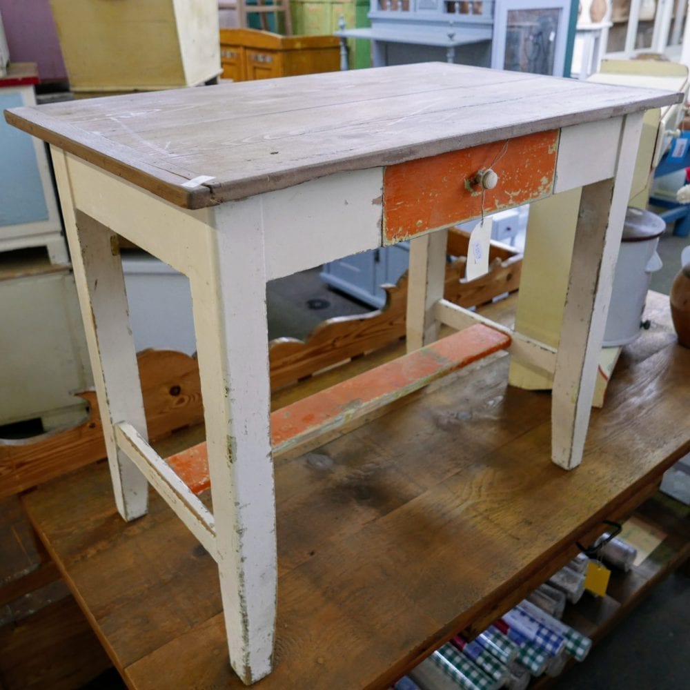 wit-oranje eettafel