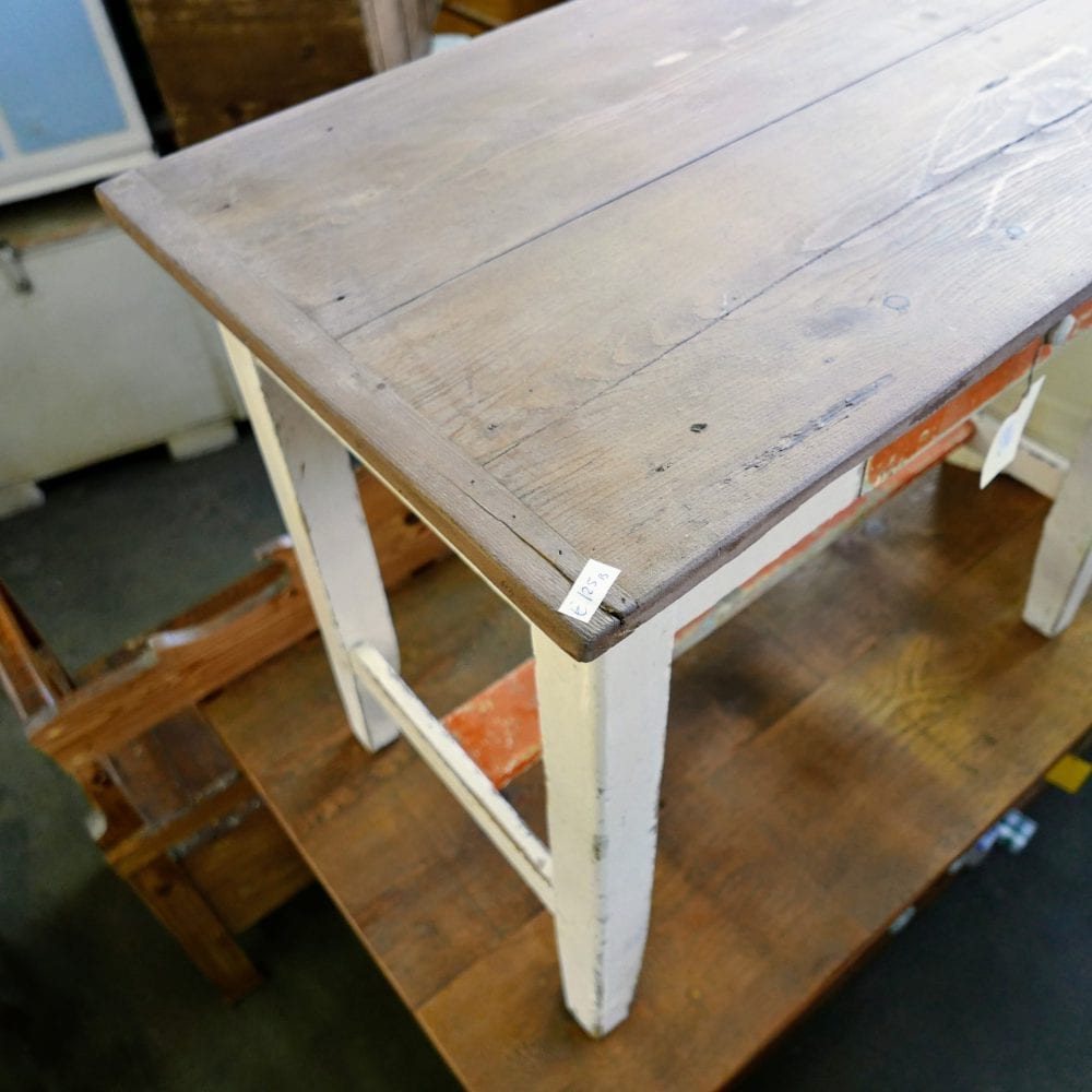 wit-oranje eettafel