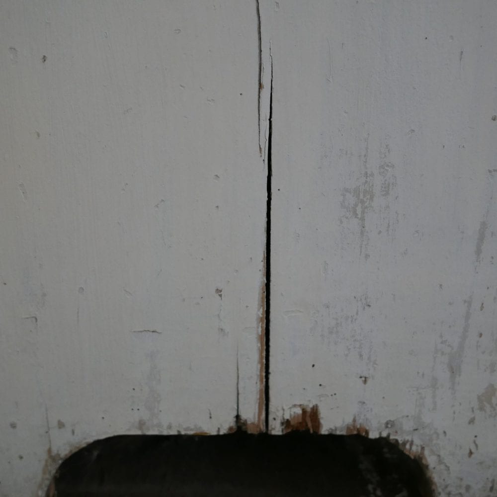 wit houten kastje
