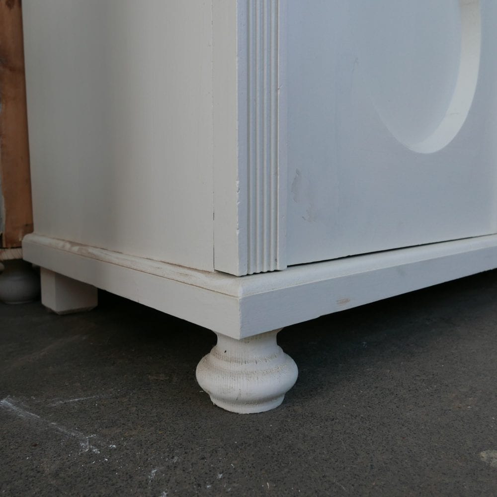 witte kledingkast
