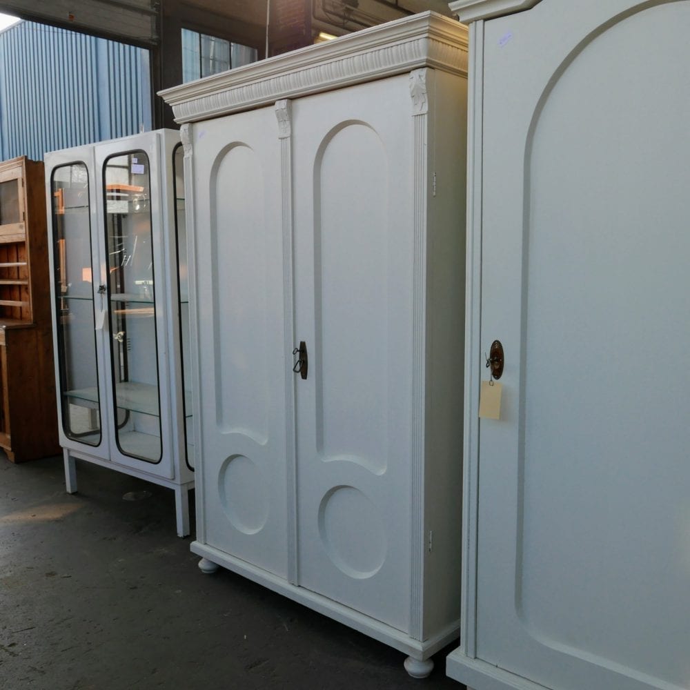 witte kledingkast