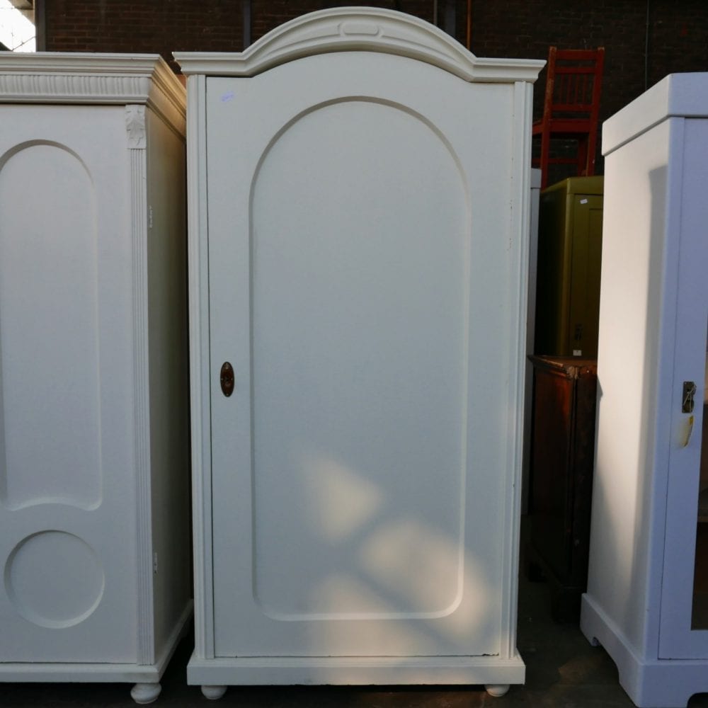 witte linnenkast