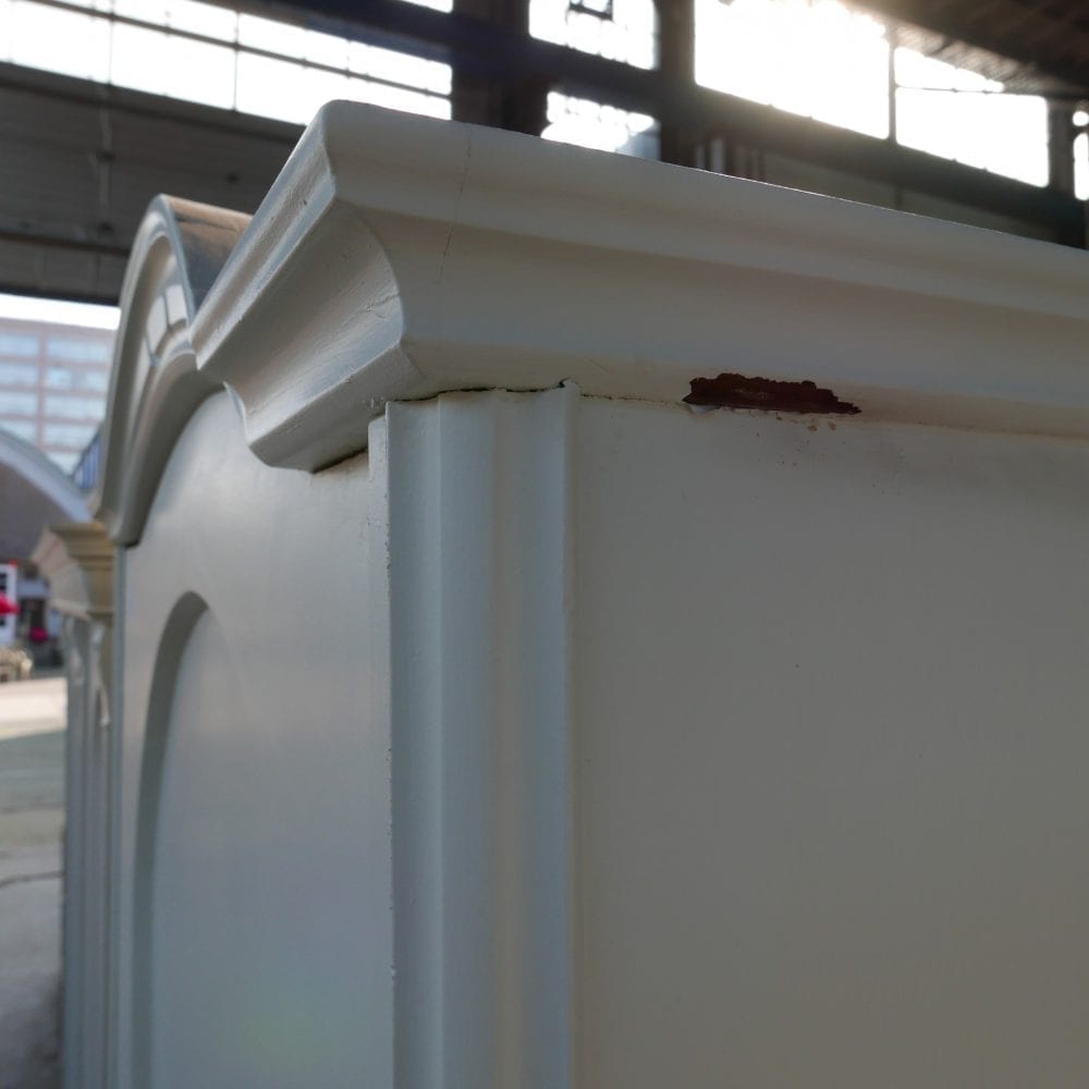 witte linnenkast
