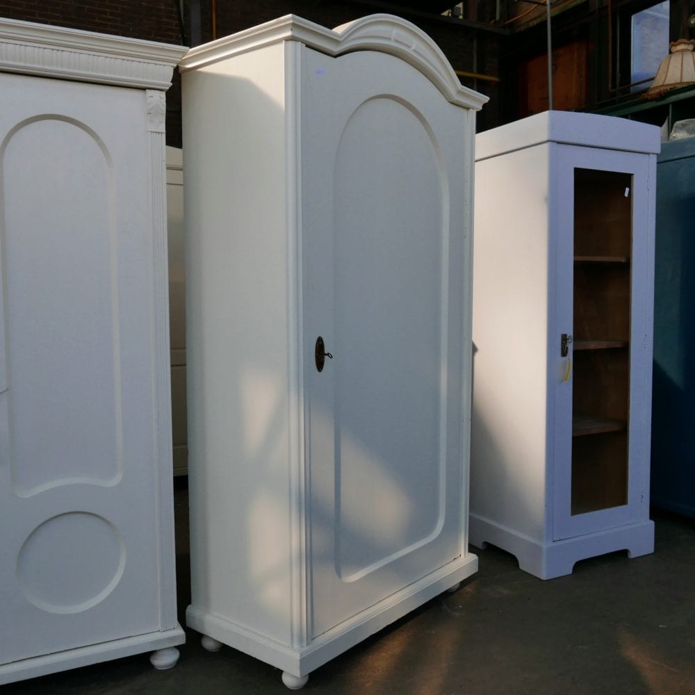witte linnenkast