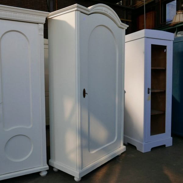 witte linnenkast