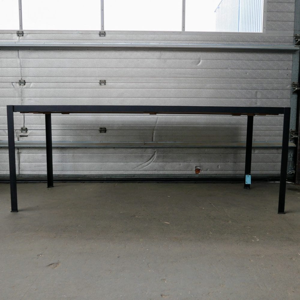 Industriële metalen tafel