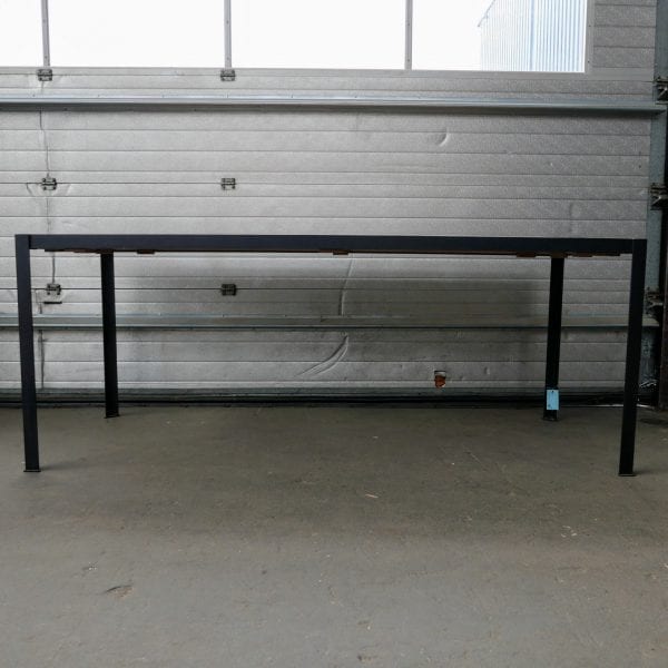 Industriële metalen tafel