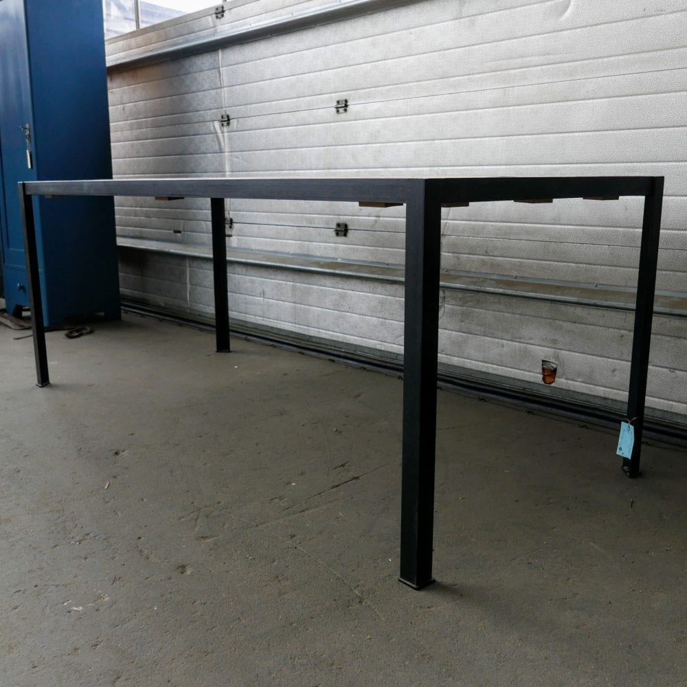 Industriële metalen tafel