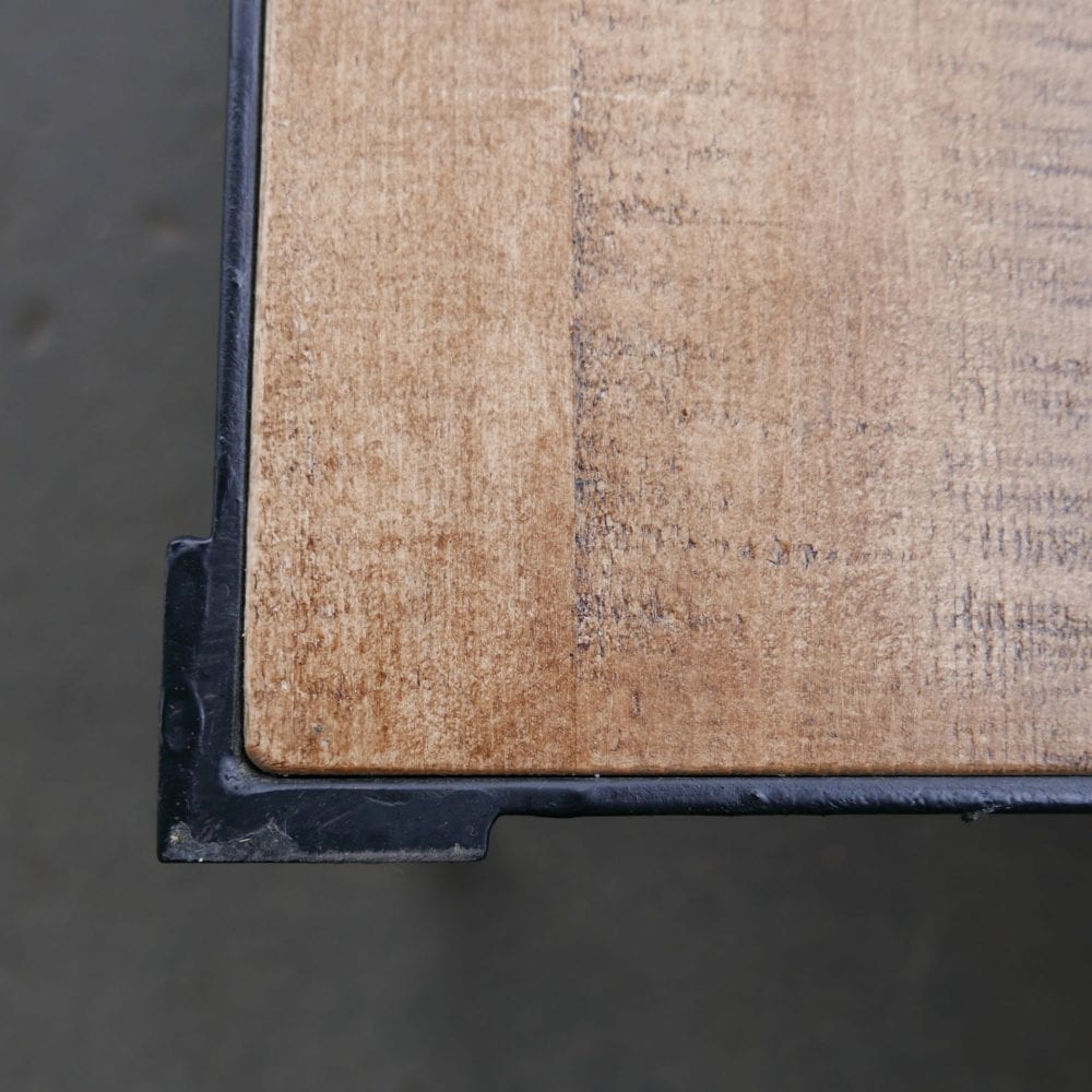 Industriële metalen tafel