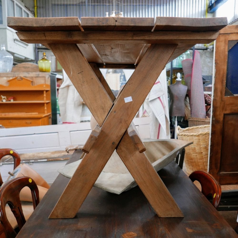 houten kruispoot tafel