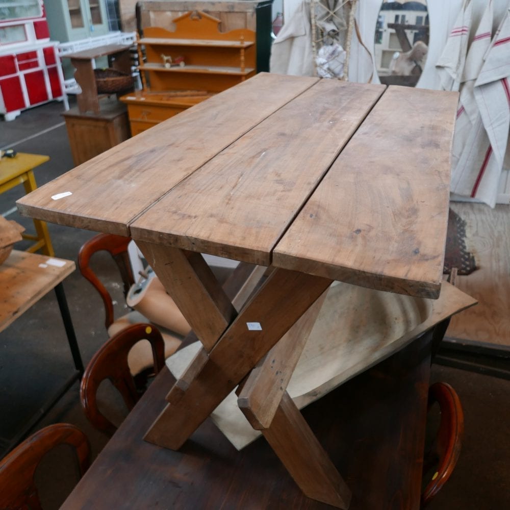 houten kruispoot tafel