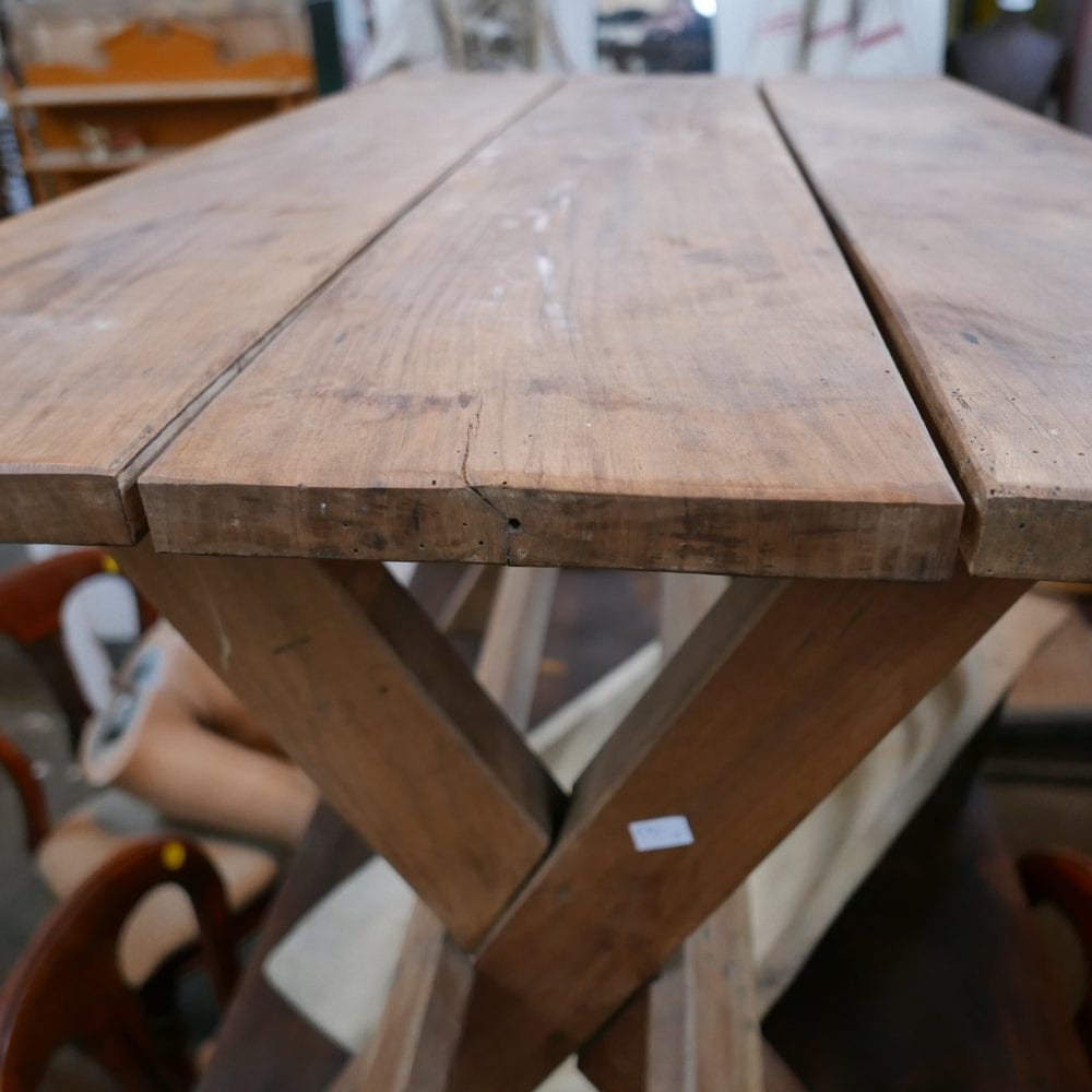 houten kruispoot tafel