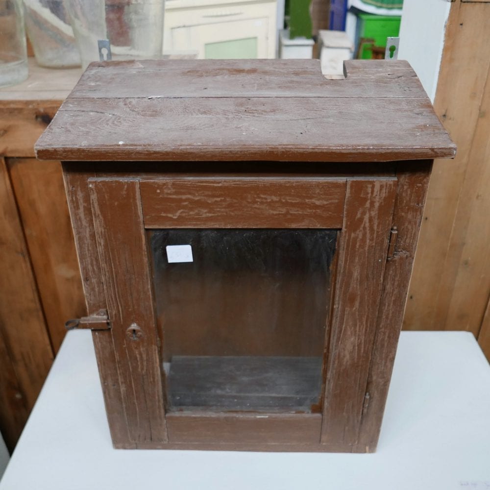 houten hangkastje